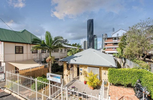 Spring Hill Hotel | Kookaburra Inn