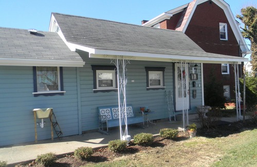 North Belle Vernon Cottage | Kool, Retro Chic is what comes to mind when describing this unique Hideaway!