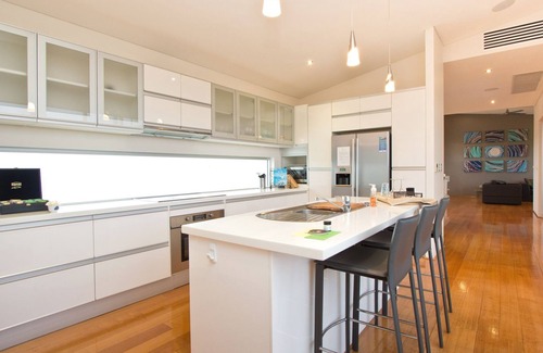 Broome House | Koolinda by the Bay - Large Holiday Rental Ideal for Groups & Families