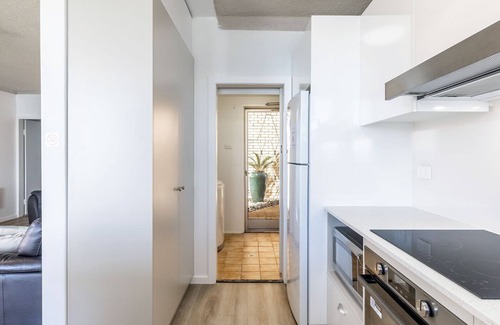 Soldiers Point Apartment | Kooringal 6, 105 Soldiers Point Rd - waterfront unit