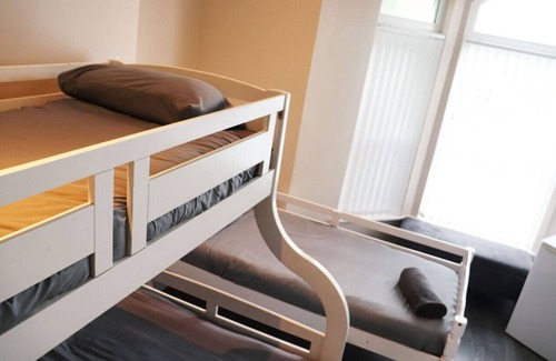 Anfield Cabin | Kop View Hotel - Sleeps 4 - Ensuite Room - 1