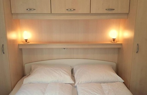 Westenschouwen Ski Chalet | Korenbloem 1g beach chalet on park Duinrand