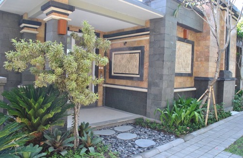 Gianyar Villa | Kori Maharani Villas - Lagoon Pool Access 3