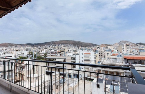 Korydallos Apartment | Koridalos 3 Bd Terrace Apt with Spectacular Views