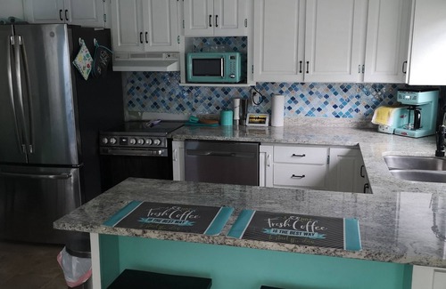 Turkey Point House | Kosecki Kabana - 3 mins to the beach on the main strip of Turkey Point