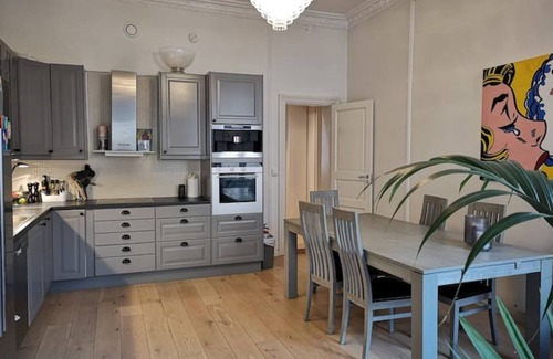 Oslo Apartment | Koselig Klassisk 88m2 Leilighet Sentralt Plassert i Oslo ved Slottet + Balkong