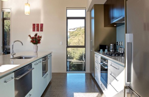 Akaroa Cottage | Kotare Point Paradise - Akaroa Holiday Home