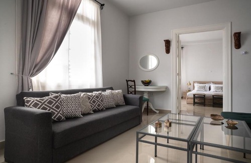 Athens City Centre Apartment | Kotinos, a historic neoclassical apartment