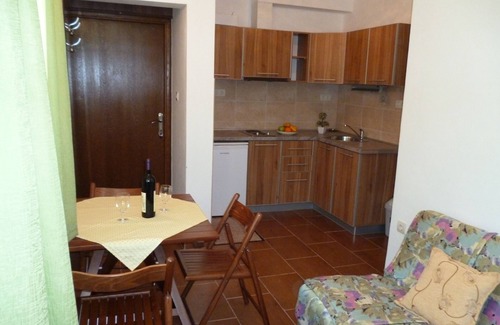 Muo Apartment | Kotor TIMI 2 - Apartment 40 meters from the beach with garden grill