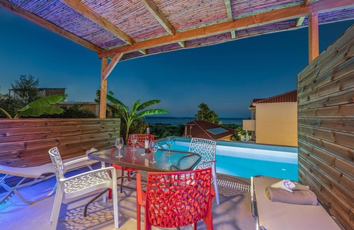 Amoudi Apartment | Kozanos Suites with private Pool, 150m from Beach