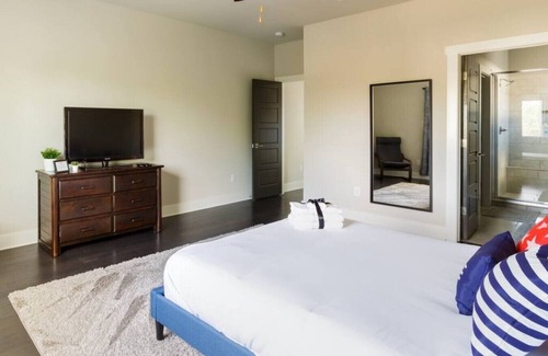 Mahncke Park House | Kozy SA Haven: 2 Suites, Near Riverwalk Alamo & Pearl