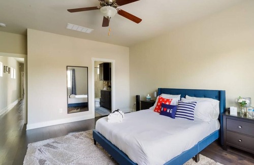 Mahncke Park House | Kozy SA Haven: 2 Suites, Near Riverwalk Alamo & Pearl