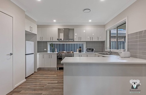 Austral House | KozyGuru | Austral | 5 Bed Comfy House