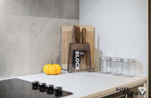 Camperdown Apartment | KozyGuru | Camperdown | Stylish Apt with Parking