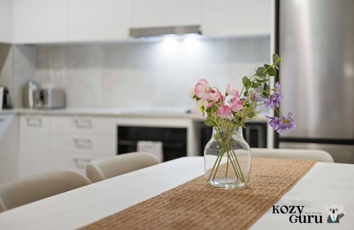 Camperdown Apartment | KozyGuru | Camperdown | Stylish Apt with Parking