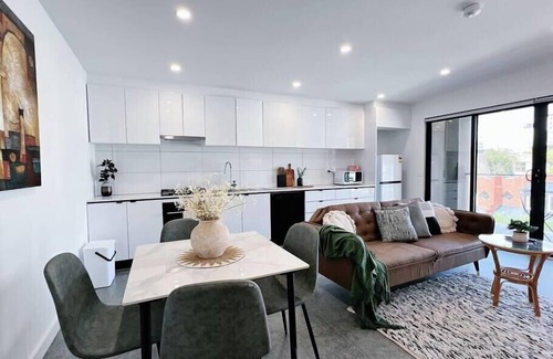 Cremorne Apartment | KozyGuru | Richmond | Cozy Unit and Parking near CBD