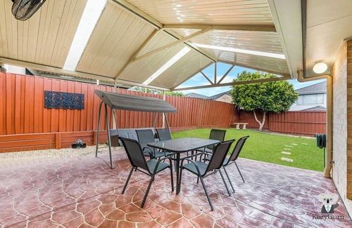 West Hoxton House | KozyGuru | West Hoxton | Spacious 7-Person Home