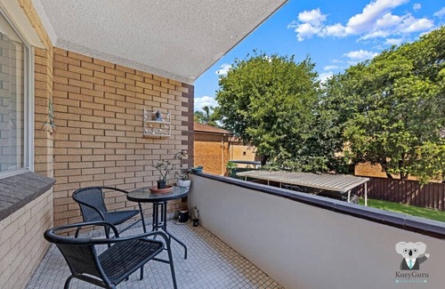 Westmead Apartment | KozyGuru | Westmead | 2Bed Unit + Free Parking