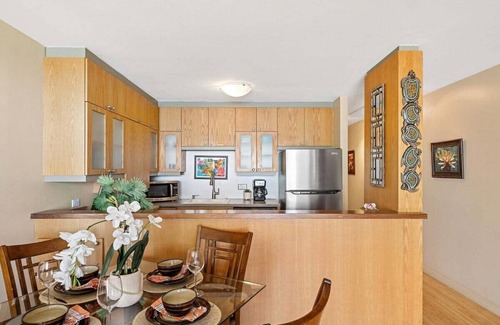 Kahana Condo | KR 215 Breathtaking Direct Oceanfront Views from this 1BD West Maui Condo
