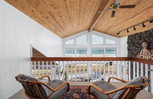 Tierra Del Mar House | Kraken's Candle Beachfront Home