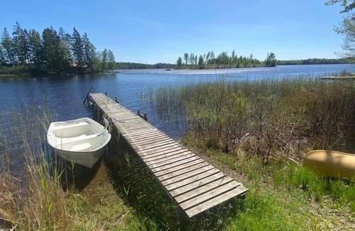 Lammhult House | "Kramphult Sjöåkra", holiday idyll for families right on Lake Stråk with a jetty