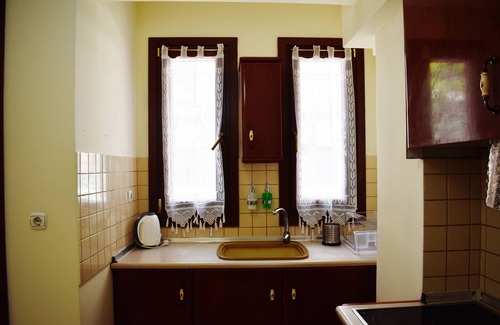 Ano Poli Apartment | Kripis Apartment No6, Thessaloniki, with separate room.