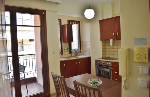 Ano Poli Apartment | Kripis Apartment No6, Thessaloniki, with separate room.