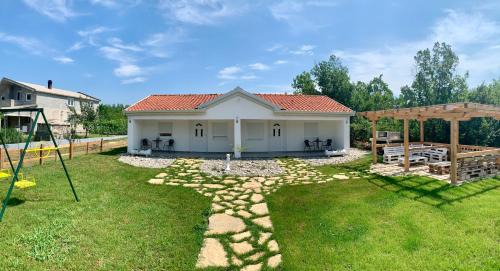 Ljubuski House | Kristalni Slap Kravice