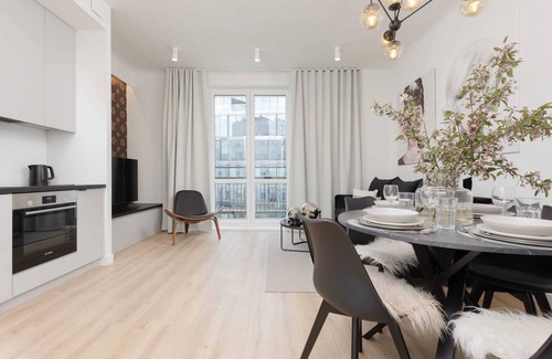 Srodmiescie Apartment | Krucza 51 | Comfortable Apartment | Desk