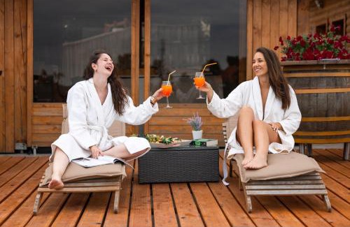 Velika Gorica House | Kuća za odmor Holiday Spa House Kostanjevec s bazenom,saunom i jacuzzijem,Zagreb