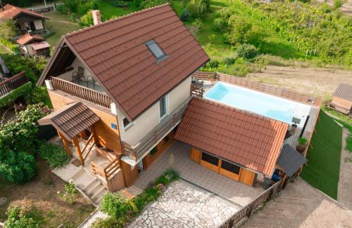 Velika Gorica House | Kuća za odmor Holiday Spa House Kostanjevec s bazenom,saunom i jacuzzijem,Zagreb
