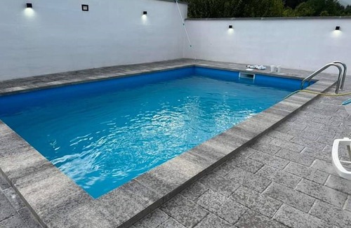 Bihac House | Kuća za odmor Noah - House with Swimming Pool