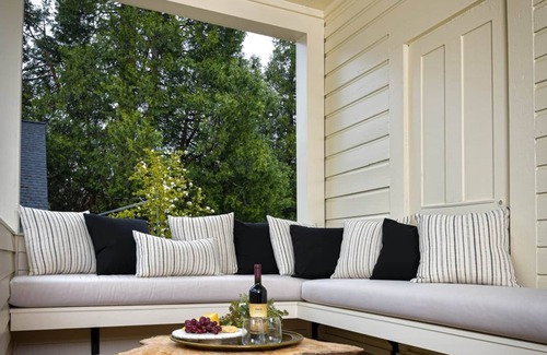 Jacksonville House | Kubli Haus - Suite #1 ~ Luxury, Style & Location, 1 block to Britt