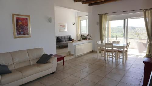 Douliana Villa | Kukuwaia