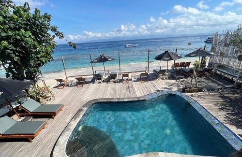Sampalan Villa | Kul de sak Beach front villa & Bar