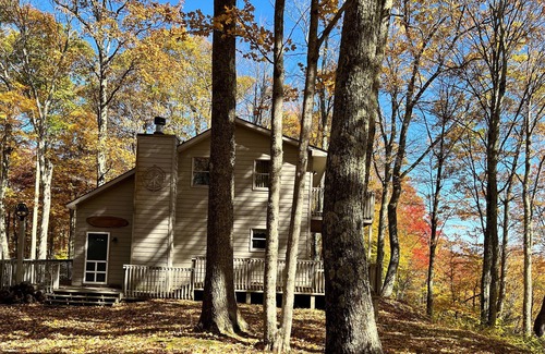 Huttonsville Cabin | Kumbrabow Remote OffGrid Fireplace 3DTour Solar