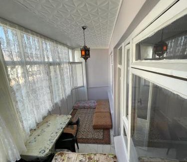 Buyukcekmece Apartment | Kumburgaz Sahilde, Sitede, Konforlu, Manzaralı ve Klimalı Daire