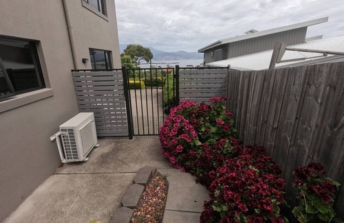 Howrah House | Kunanyi horizons - Hobart