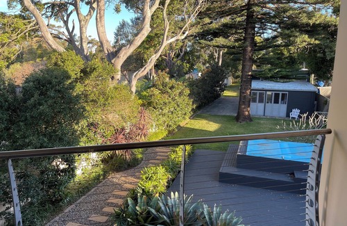Kurnell House | Kurnell Waterfront home. nBayView. Just a few steps to calm beach.