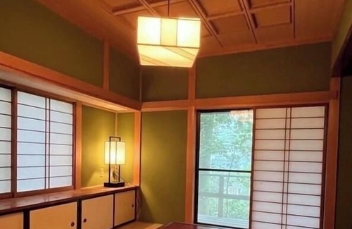 Handeki Onsen House | Kusatsu Onsen hot spring bath with free-flowing hot-spring water! 5 minutes by car to Yubatake! Stay in the spacious living room! Indoor barbecue available! All the movies you can watch on TV! High-speed Wi-Fi available! Large number of people possible