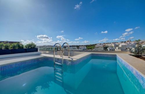 Tal-Ghoqod Apartment | Kuya -Private 2BR Penthouse with Pool & Sunbeds By JL