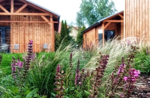 Obrazow Resort | Kwitnące Jabłonie. Całoroczne Domki Wypoczynkowe