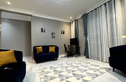 Muyenga Apartment | Kyanja Executive Suite(w/tv, wifi, Netflix and work station)