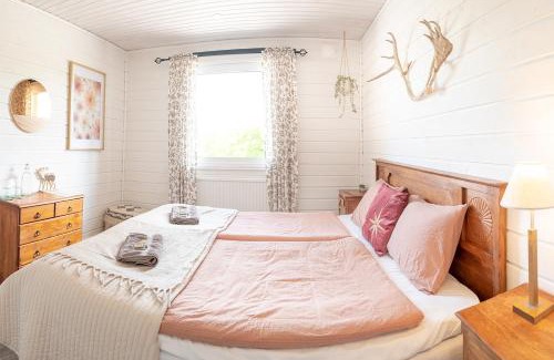 Lapptrask Resort | Långforsen Glamping & Lapland Experience