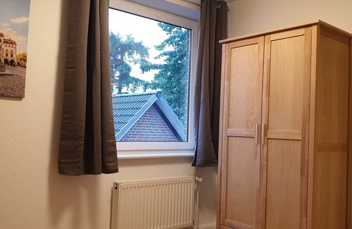 Reppenstedt Apartment | Lüneburg 0 meters? Welcome! Beautiful 95 sqm, 3 rooms, 1-6 pers., large bathroom, garden