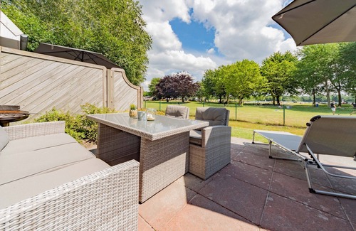 Sturenburgshof House | Lüttje Huck - Ferienwohnung 2 mit Seeblick & Sauna