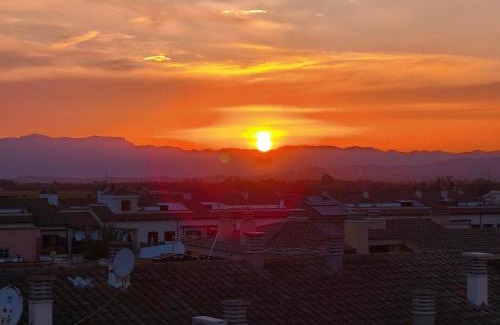 Sant Jaume d'Enveja Apartment | L'àtic dels flamencs