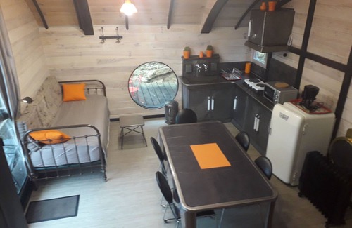 Les Vans Ski Chalet | L'1solite unique creation boat jacuzzi tiny house 5 pers-tout confort