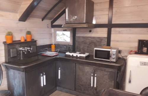 Les Vans Ski Chalet | L'1solite unique creation boat jacuzzi tiny house 5 pers-tout confort
