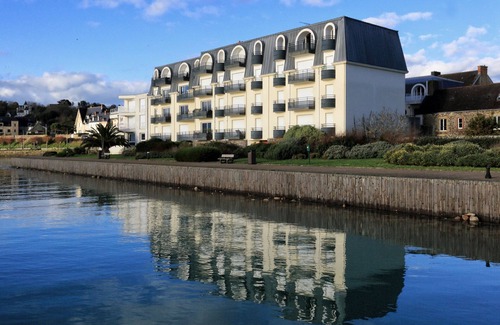 Barneville-Carteret Apartment | L'Abri du Repos - Appt vue sur le port